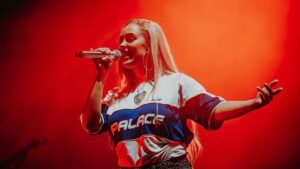 Cantora britânica Jorja Smith em show no Reading Festival, na Inglaterra | 23.ago.2024/Divulgação
