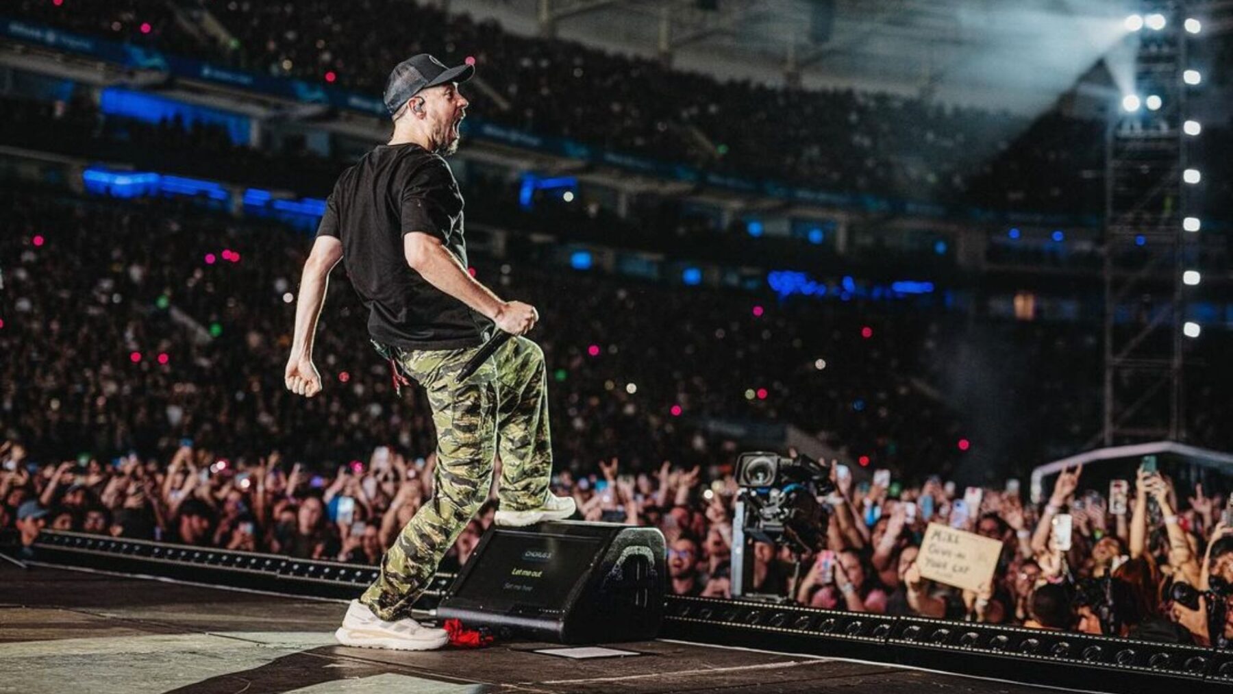 Vocalista e guitarrista Mike Shinoda em show do Linkin Park com a turnê "From Zero" no Allianz Parque, em São Paulo | 16.nov.2024/Divulgação