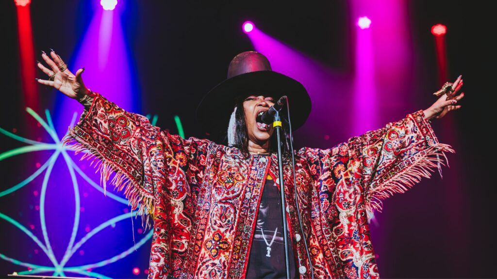 Cantora americana Erykah Badu em show no Espaço Unimed, em São Paulo | Rafael Strabelli - 6.nov.2024/Divulgação