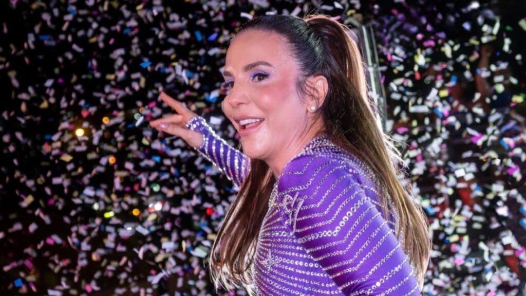 Ivete Sangalo em cima do trio na micareta Folianópolis, em Florianópolis | 15.nov.2024/Divulgação