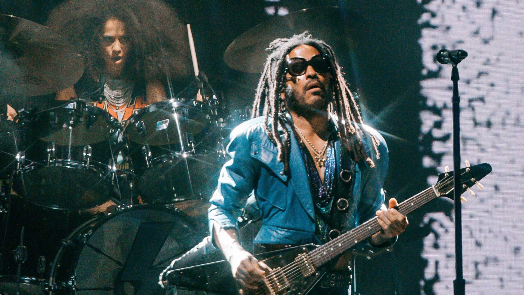 Lenny Kravitz em show da turnê 'Blue Eletric Light' no Allianz Parque, em São Paulo | Fernando Schlaeper - 23.nov.2024/Divulgação