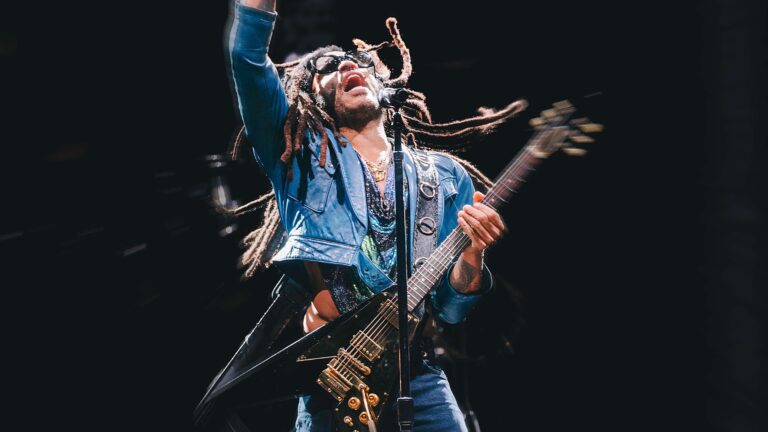 Lenny Kravitz em show da turnê 'Blue Eletric Light' no Allianz Parque, em São Paulo | Fernando Schlaeper - 23.nov.2024/Divulgação