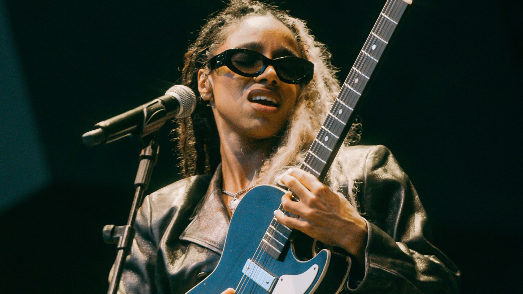 Cantora inglesa Lianne La Havas em show de abertura de Lenny Kravitz no Allianz Parque, em São Paulo | 23.nov.2024/Flashbang/Divulgação