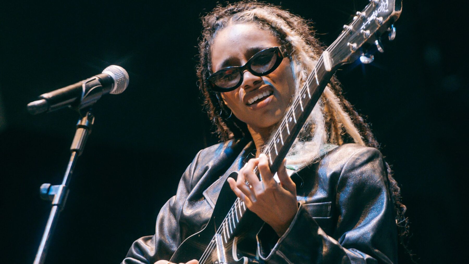 Cantora inglesa Lianne La Havas em show de abertura de Lenny Kravitz no Allianz Parque, em São Paulo | 23.nov.2024/Flashbang/Divulgação