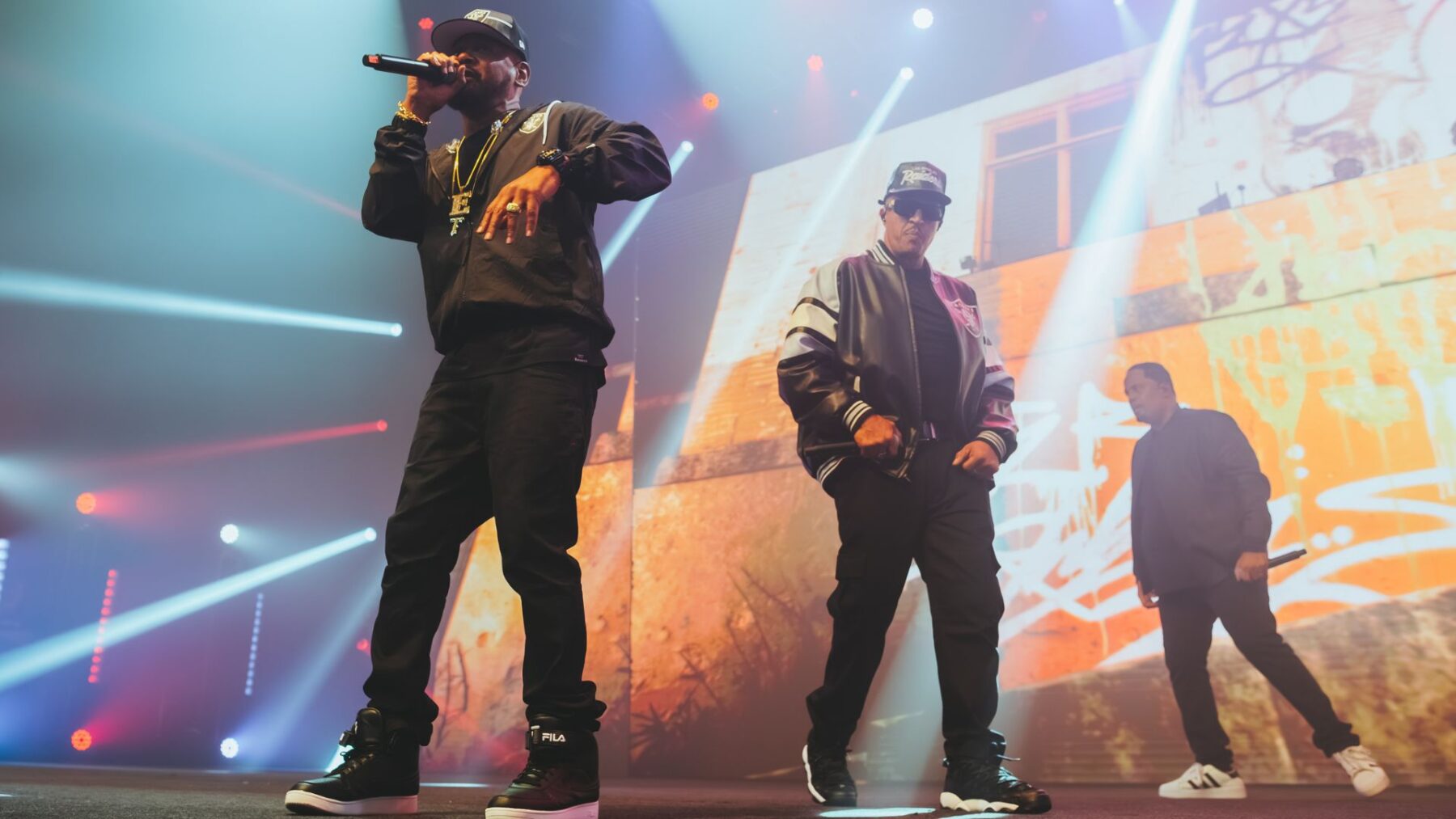 Edi Rock (esq.) e Mano Brown em show do Racionais MC's na quarta edição da Boogie Week, no Espaço Unimed, em São Paulo | Rafael Strabelli - 22.nov.2024/Divulgação