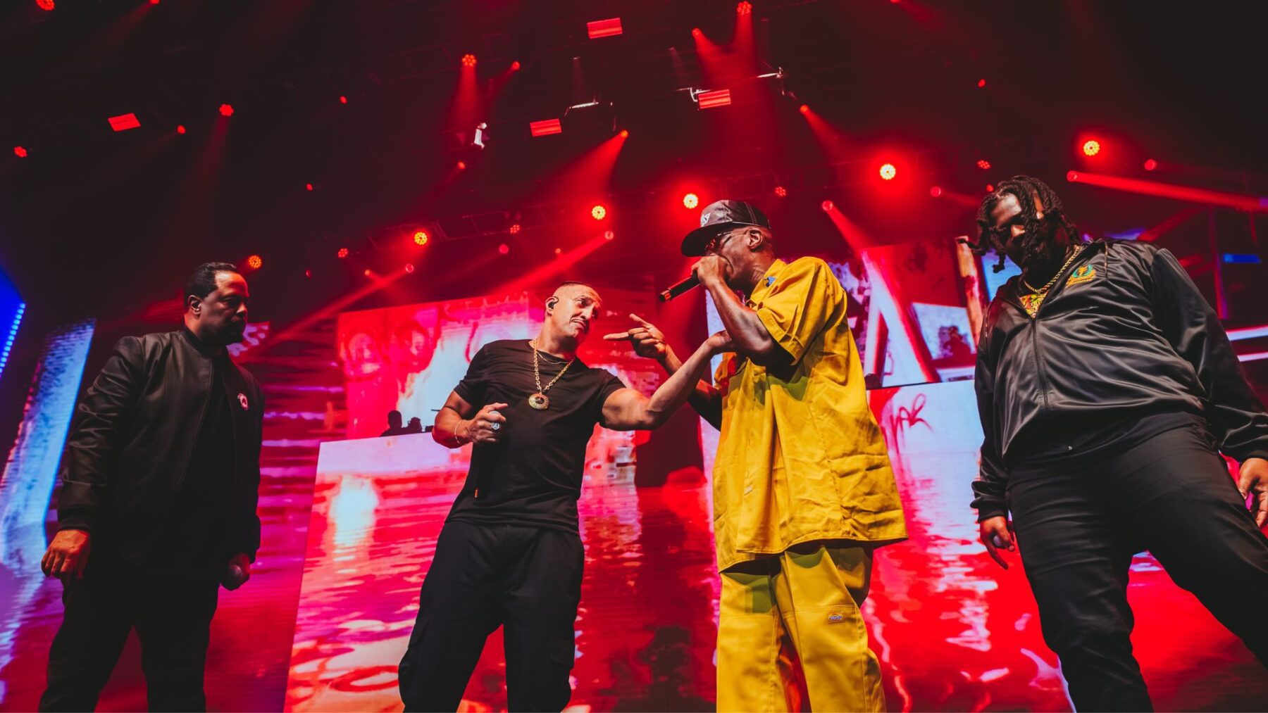 Mano Brown (esq.) e Ice Blue em show do Racionais MC's na quarta edição da Boogie Week, no Espaço Unimed, em São Paulo | Rafael Strabelli - 22.nov.2024/Divulgação