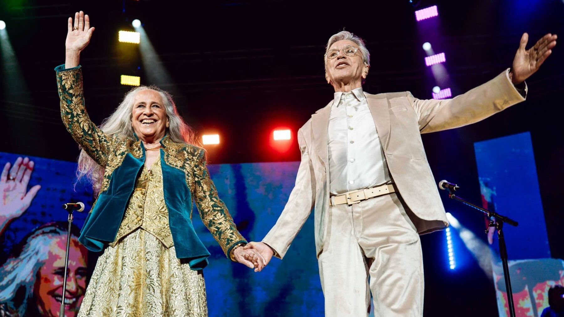 Maria Bethânia (esq.) e Caetano Veloso em show no Classic Hall, em Olinda, no Grande Recife | 25.out2024