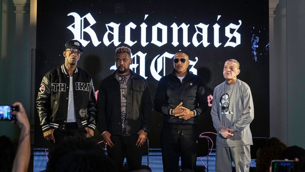 Ice Blue, Edi Rock, Mano Brown e KL Jay (esq. p/ dir.) posam no Museu das Favelas, no centro de São Paulo, que abriga a exposição "Racionais MC´s - O Quinto Elemento” | Igor Miranda - 4.dez.2024/Divulgação