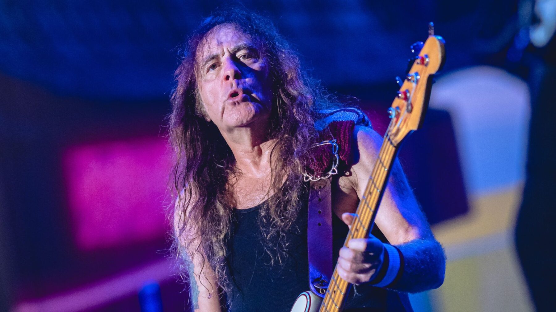 Baixista Steve Harris em show do Iron Maiden, com a turnê "The Future Past", no Allianz Parque, em São Paulo | 6.dez.2024/Divulgação