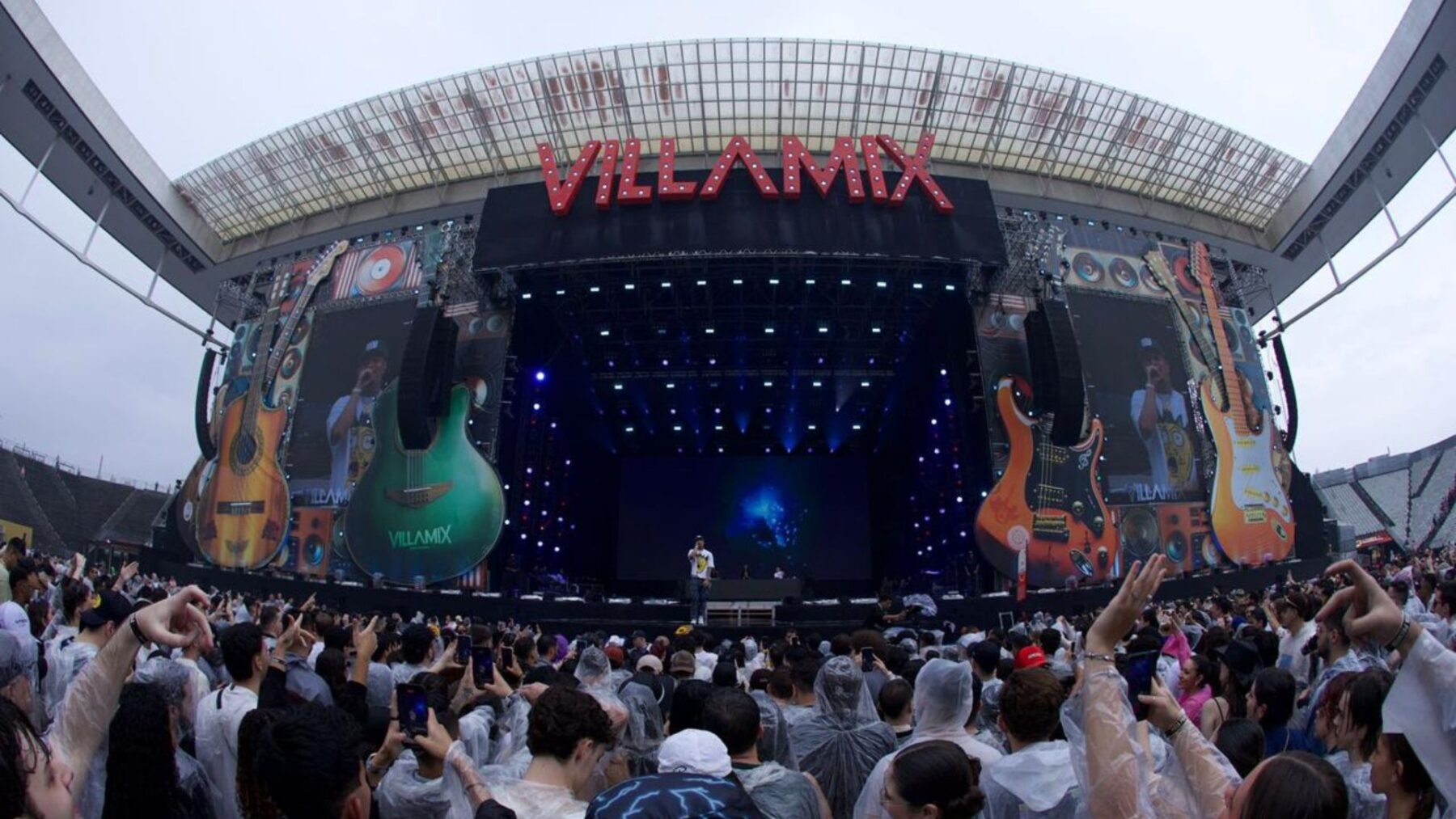 Trapper Veigh em show no VillaMix Festival, na Neo Química Arena, em São Paulo | Ricardo Cerqueira - 21.dez.2024/Divulgação