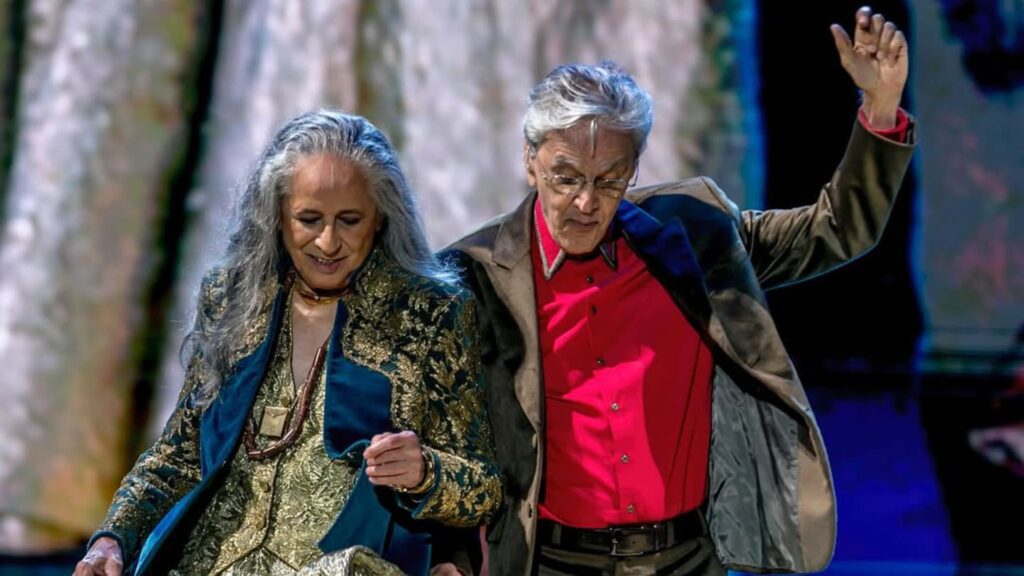 Maria Bethânia (esq.) e Caetano Veloso em show da turnê "Caetano & Bethânia" no Allianz Parque, em São Paulo | 18.dez.2024/Divulgação