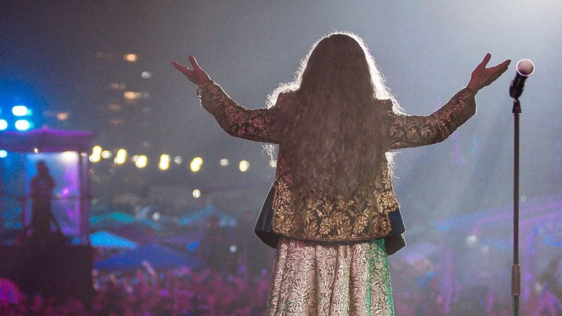 Maria Bethânia em show de Réveillon na praia de Copacabana, no Rio | 31.dez.2024/Divulgação