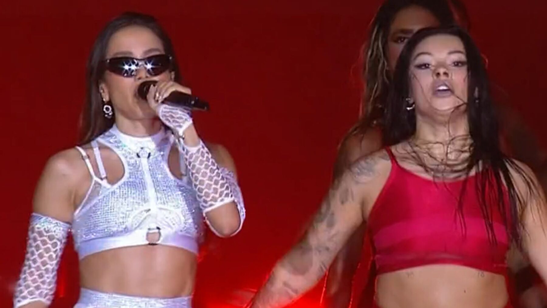 Anitta em show na festa de Réveillon na praia de Copacabana no Rio | 1°.jan.2025/Divulgação