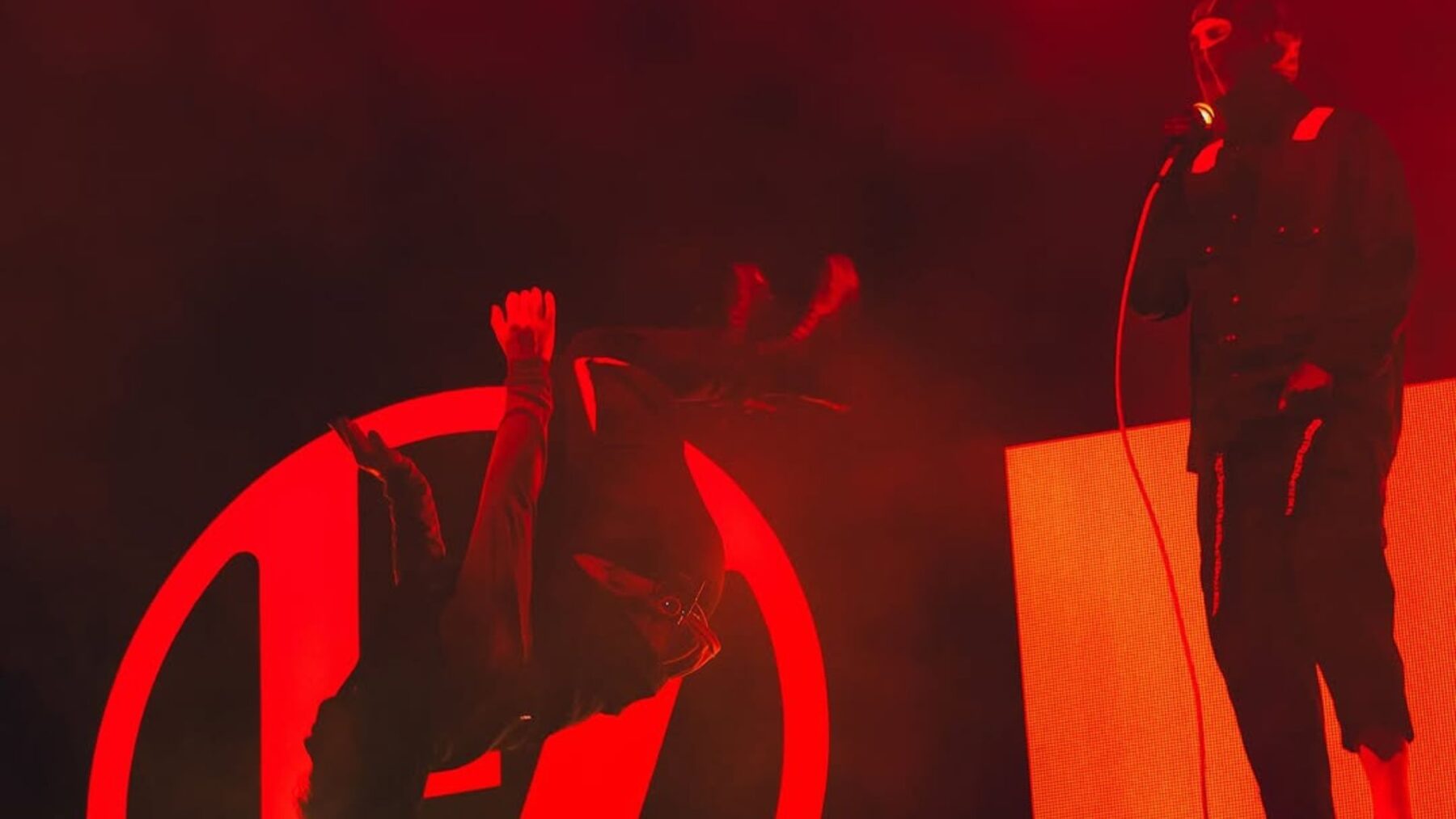 Vocalista Tyler Joseph em show do Twenty One Pilots na Pedreira Paulo Leminski, em Curitiba | 22.jan.2025/Divulgação