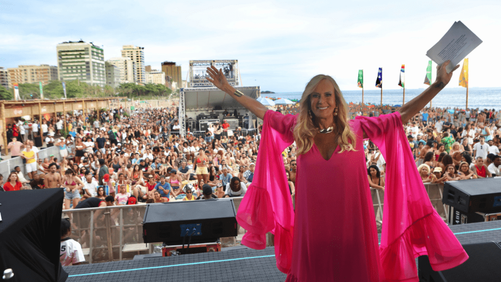 Helô Pinheiro, a Garota de Ipanema, apresenta shows do festival Rio Bossa Nossa, na praia de Ipanema | 26,jan.2025/Divulgação