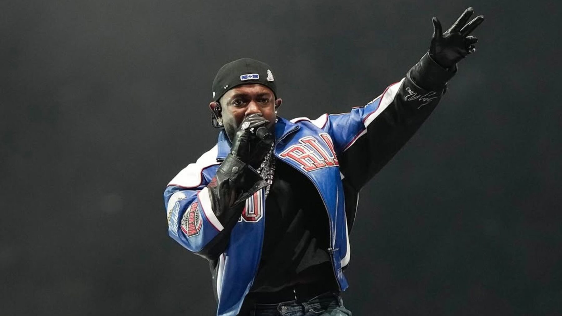 Kendrick Lamar em show do intervalo do Super Bowl, no estádio Caesars Superdome, em Nova Orleans | 9.fev.2025/Divulgação