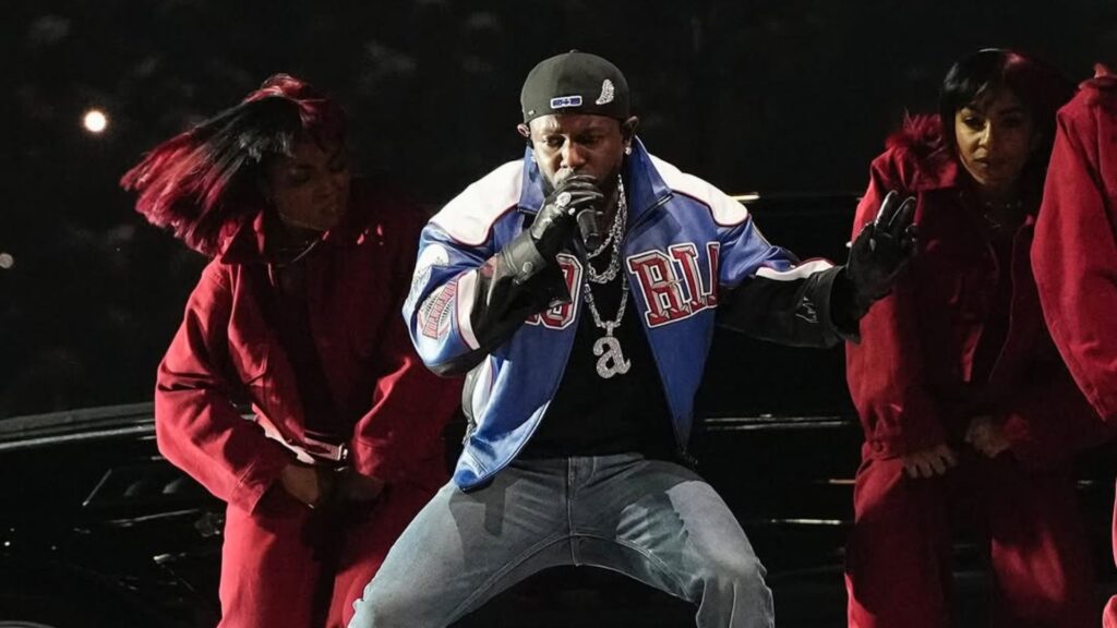 Kendrick Lamar em show do intervalo do Super Bowl, no estádio Caesars Superdome, em Nova Orleans (EUA) | 9.fev.2025/Divulgação