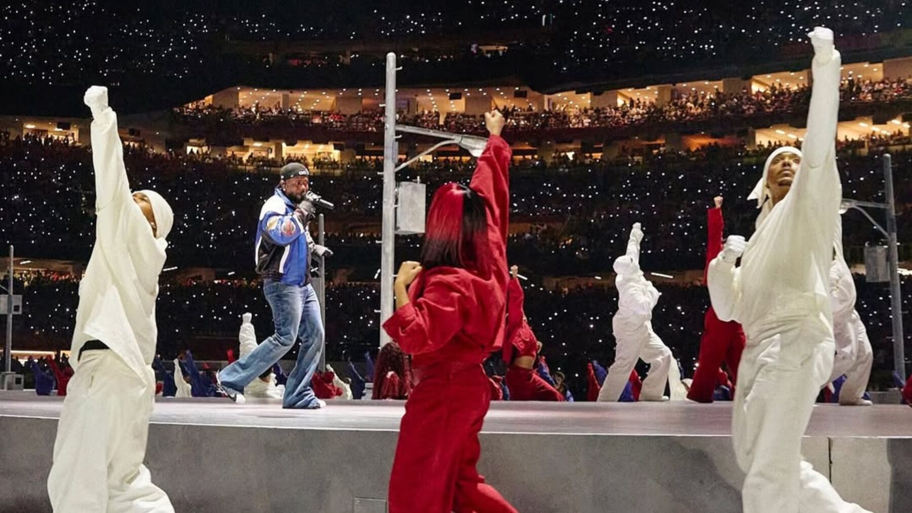 Kendrick Lamar em show do intervalo do Super Bowl, no estádio Caesars Superdome, em Nova Orleans (EUA) | 9.fev.2025/Divulgação