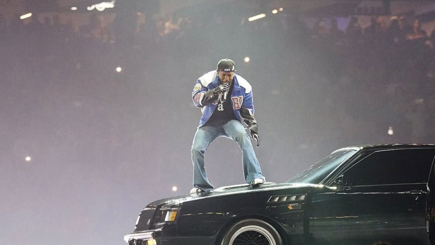 Kendrick Lamar em show do intervalo do Super Bowl, no estádio Caesars Superdome, em Nova Orleans (EUA) | 9.fev.2025/Divulgação