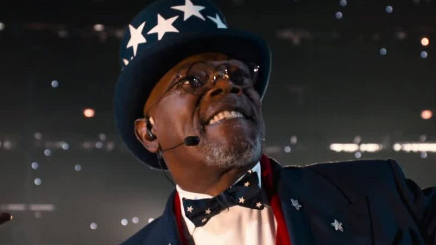 Samuel L. Jackson participa de show do intervalo Kendrick Lamar no Super Bowl, no estádio Caesars Superdome, em Nova Orleans (EUA) | 9.fev.2025/Divulgação