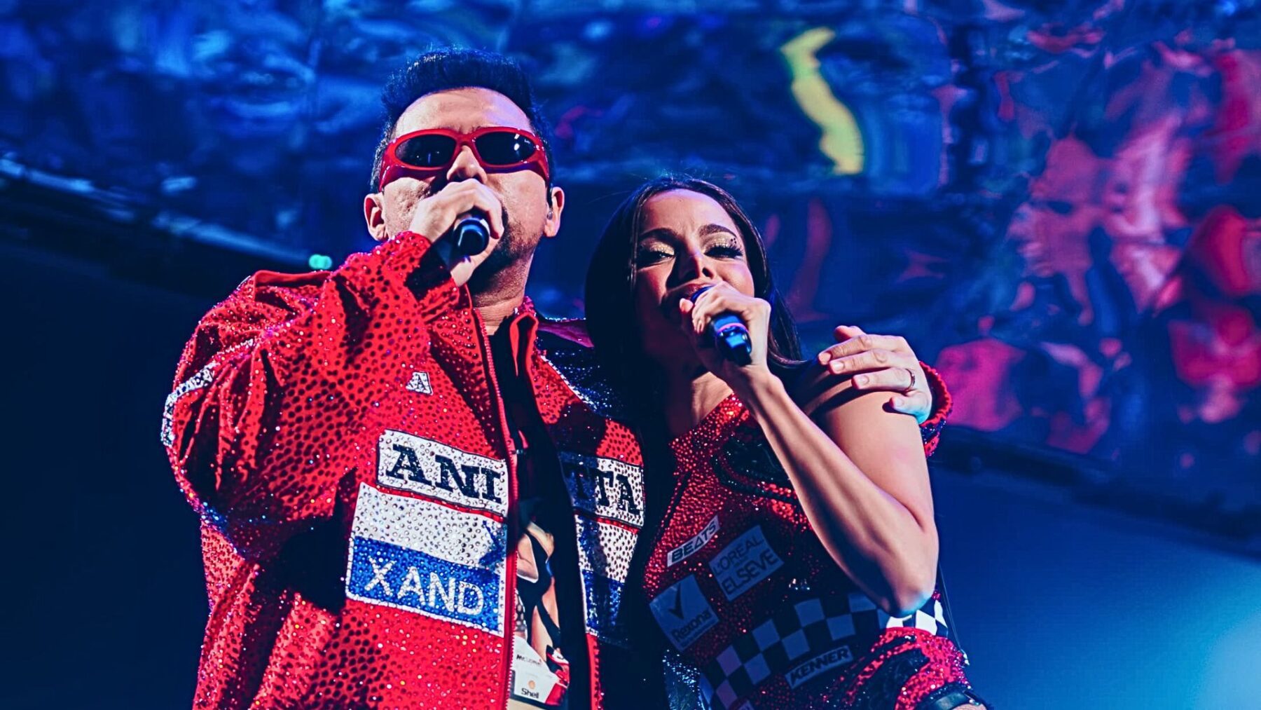 Xand Avião (esq.) e Anitta em penúltimo show da turnê "Ensaios da Anitta" no parque Villa-Lobos, em São Paulo | Rafael Strabelli - 22.fev.2025/Divulgação