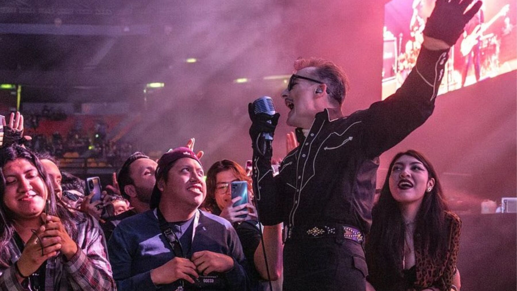Vocalista Dave Vanian em show do The Damned no Palacio de los Deportes, na Cidade do México, capital mexicana | Toni François - 8.out.2024/Divulgação