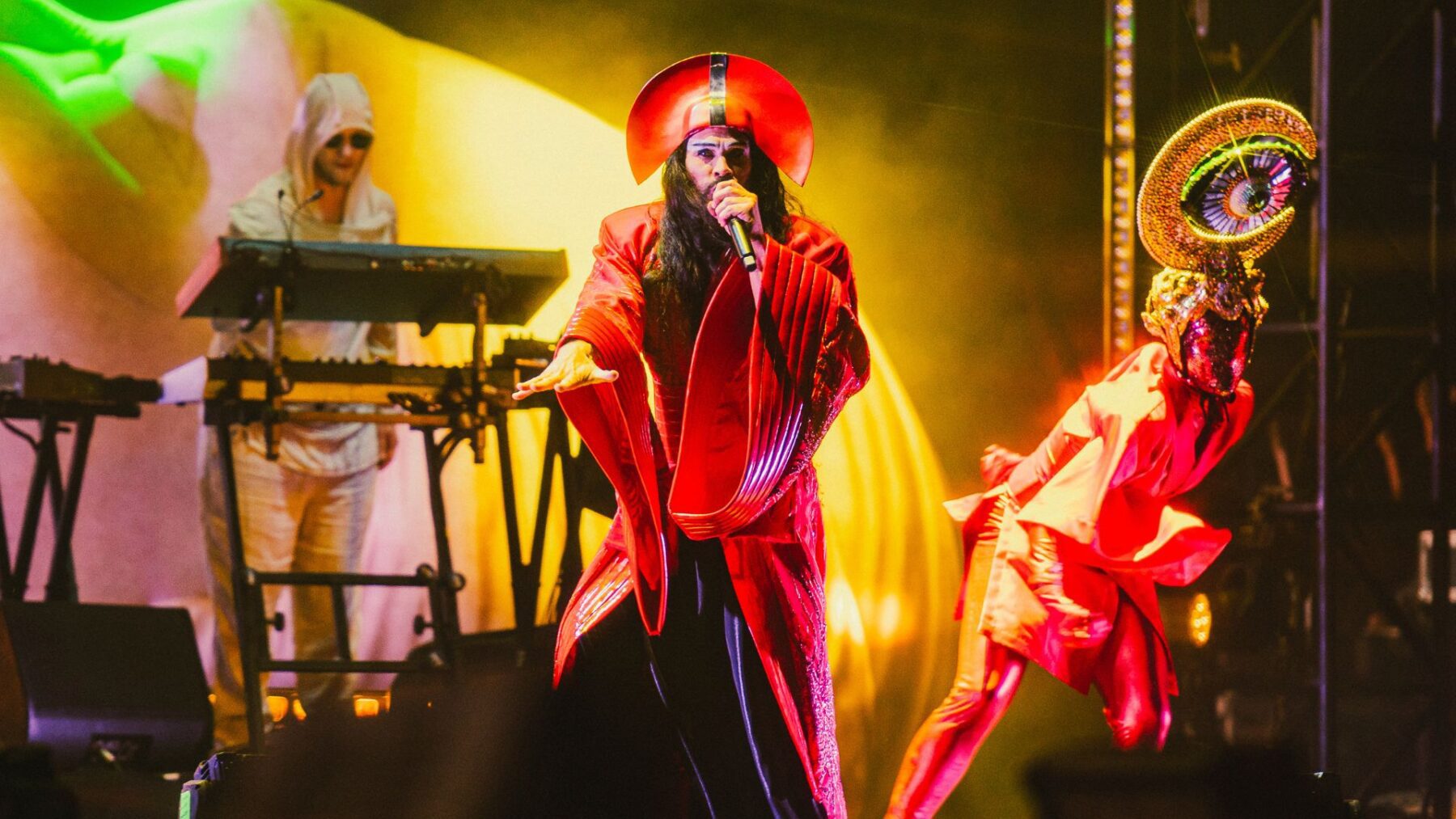 Empire of the Sun em show no palco Budweiser no Lollapalooza Brasil, no autódromo de Interlagos, em São Paulo | Alexandre Woloch - 28.mar.2025/Divulgação