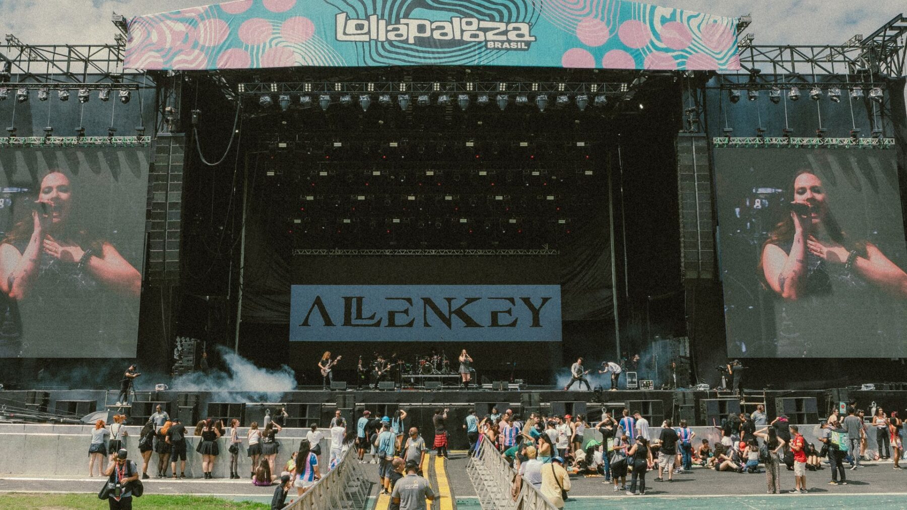 Allen Key em show no palco Samsung Galaxy no Lollapalooza Brasil, no autódromo de Interlagos, em São Paulo | Diego Padilha - 28.mar.2025/Divulgação