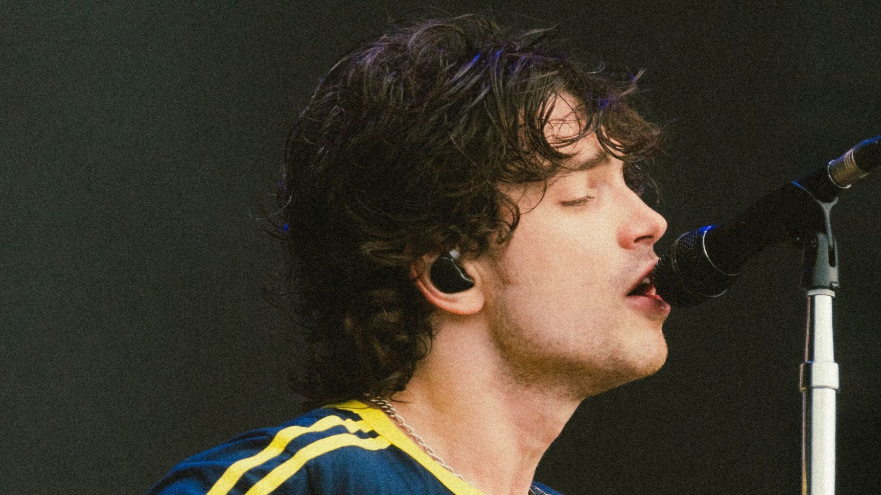 Elijah Hewson, da banda Inhaler, em show no palco Samsung Galaxy no Lollapalooza Brasil, no autódromo de Interlagos, em São Paulo | Diego Padilha - 28.mar.2025/Divulgação